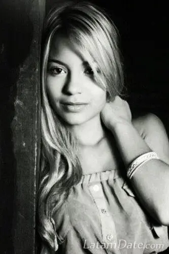 Mayra Profile image 2