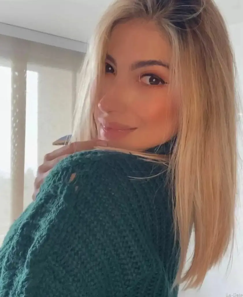 Valentina Profile image 4