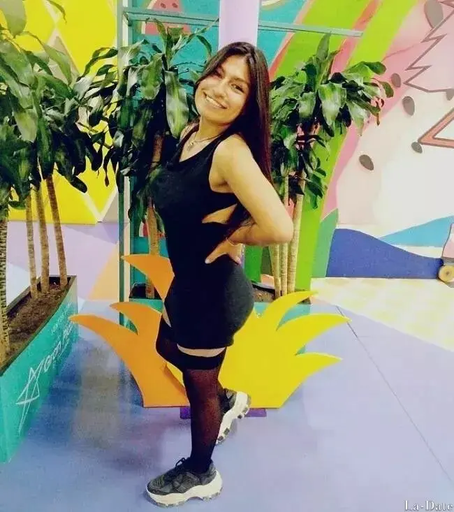 Juliana Profile image 2