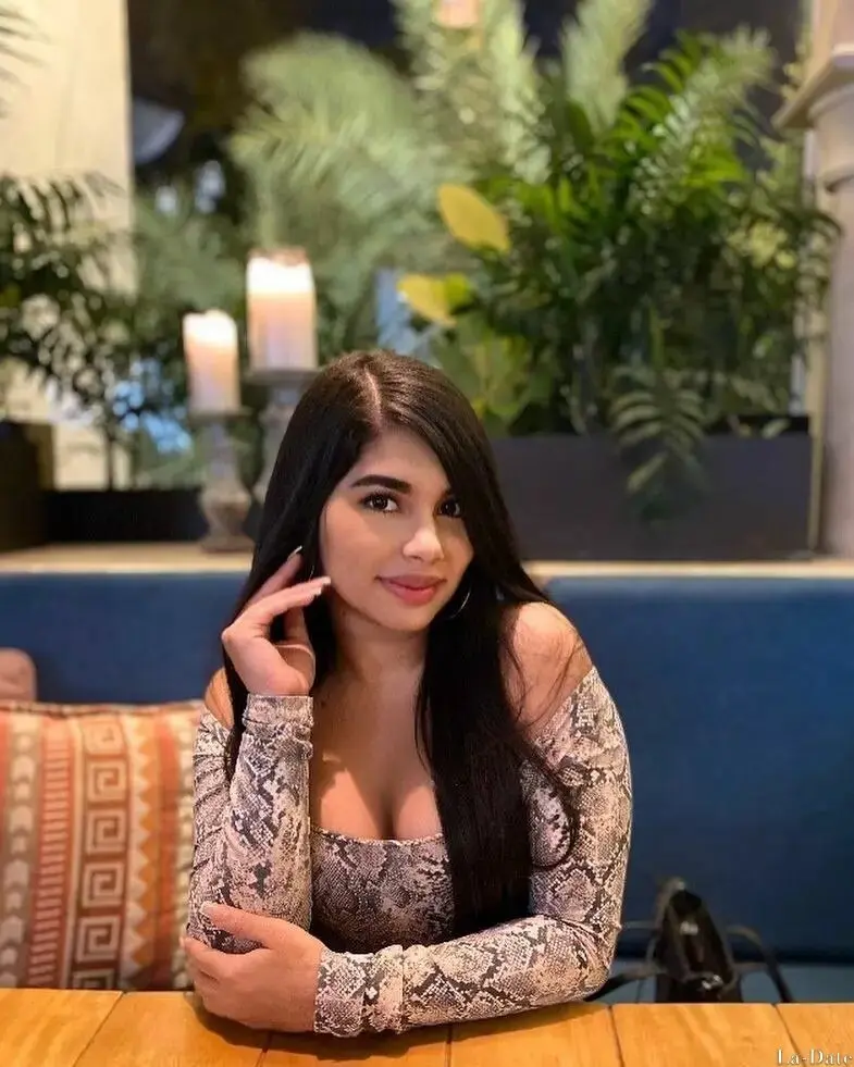 Sandra Profile image 3