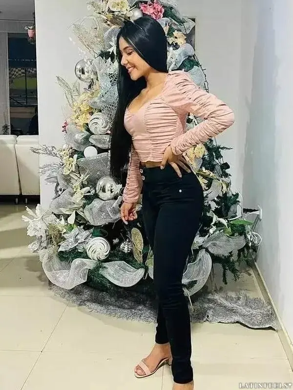 Yadira Profile image 2